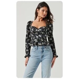 ASTR The Label Black Blue Floral Sweetheart Neckline Top